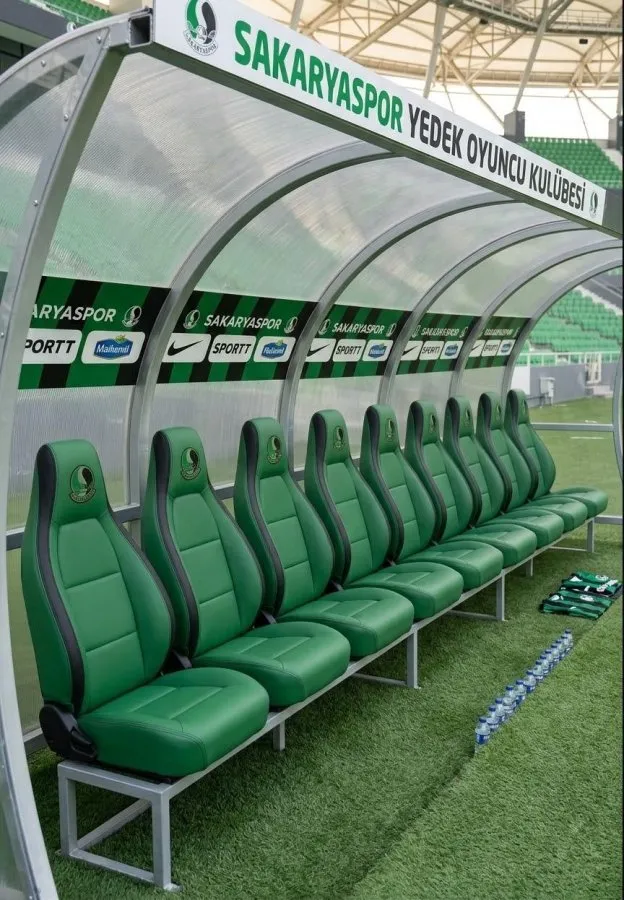 sakaryaspor-stadyum-yedek-kulubesi-porsche-model-koltuk